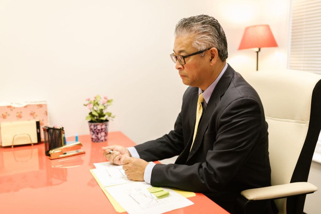 事業承継とは？親族内・従業員・M&Aの3つの方法と進め方をわかりやすく解説