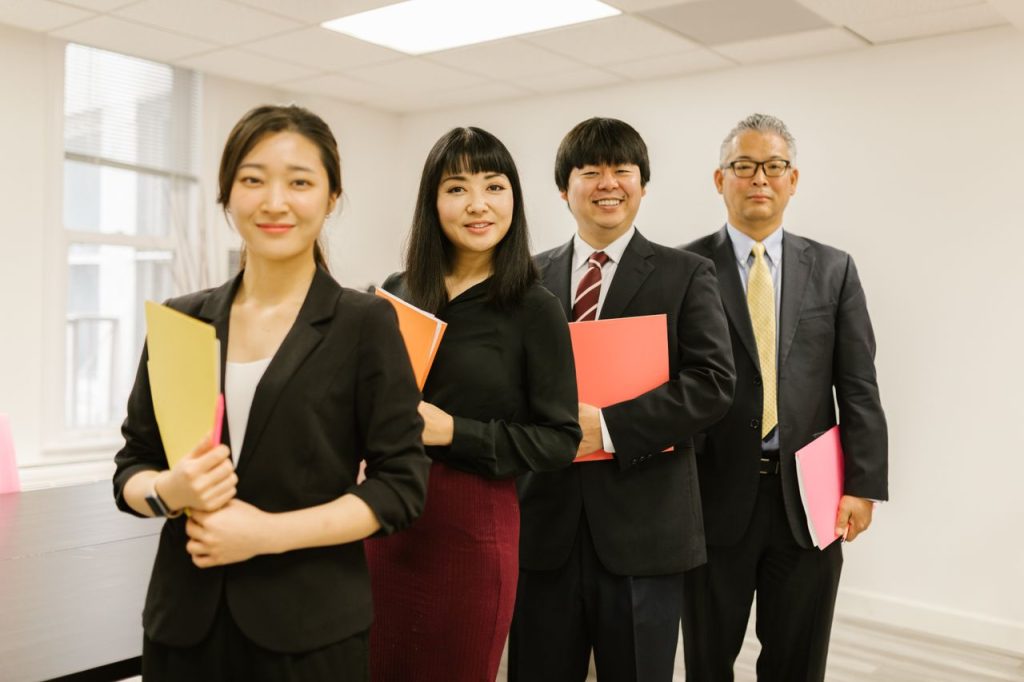 会社に引き継がれる社員たち
