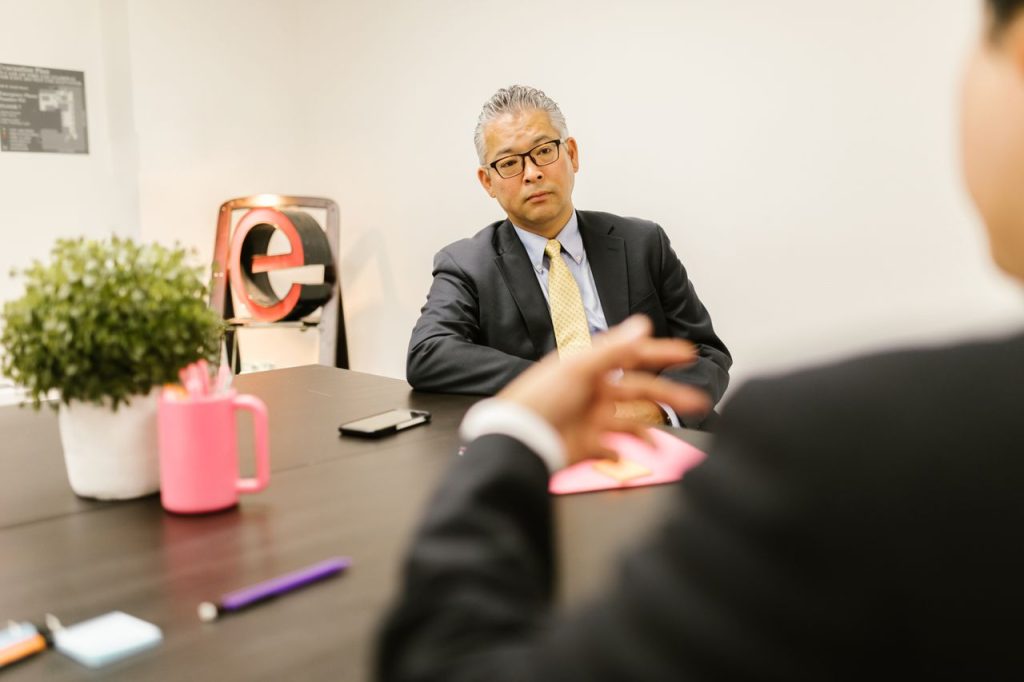 株式譲渡と事業譲渡の違いとは？メリット・デメリットと選び方をわかりやすく比較