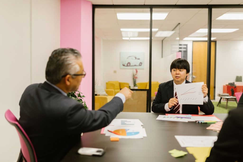 のれんの価値を検討する担当者