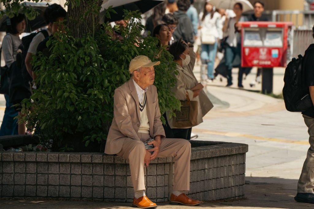 50代・60代・70代で何が違う？年代別に考える事業承継と会社売却の進め方