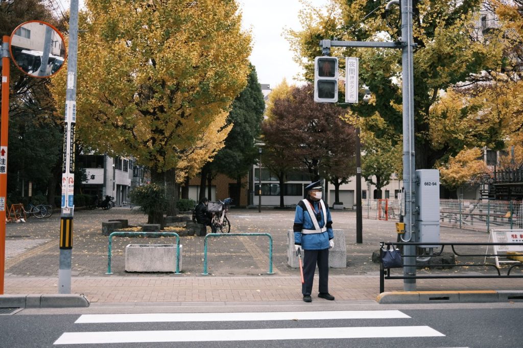 街の安全を守る警備員