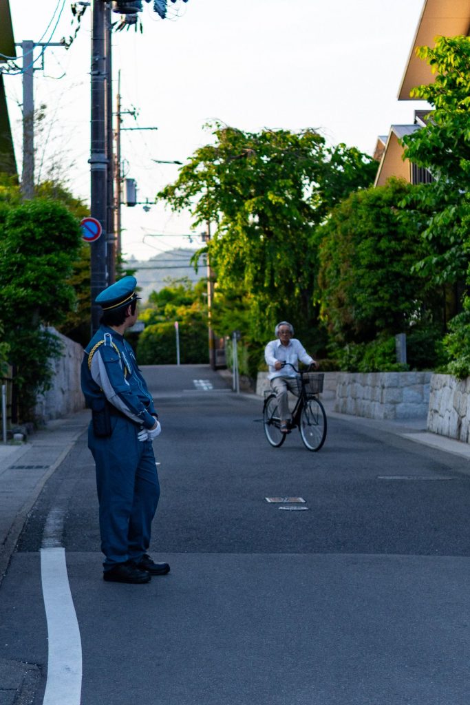 地域の安全を支える警備の仕事